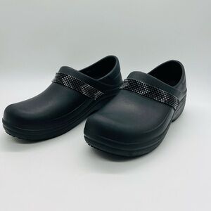 CROCS WOMENS BLACK SLIP ON DUAL COMFORT SHOES SIZE 8
